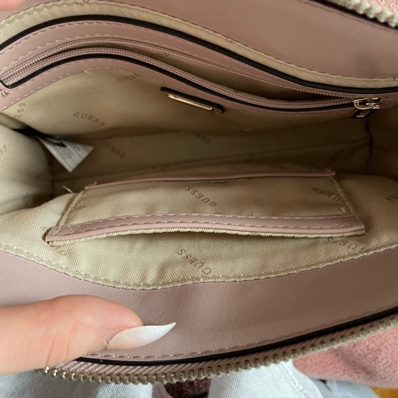 Guess purse - Picture 3 of 3